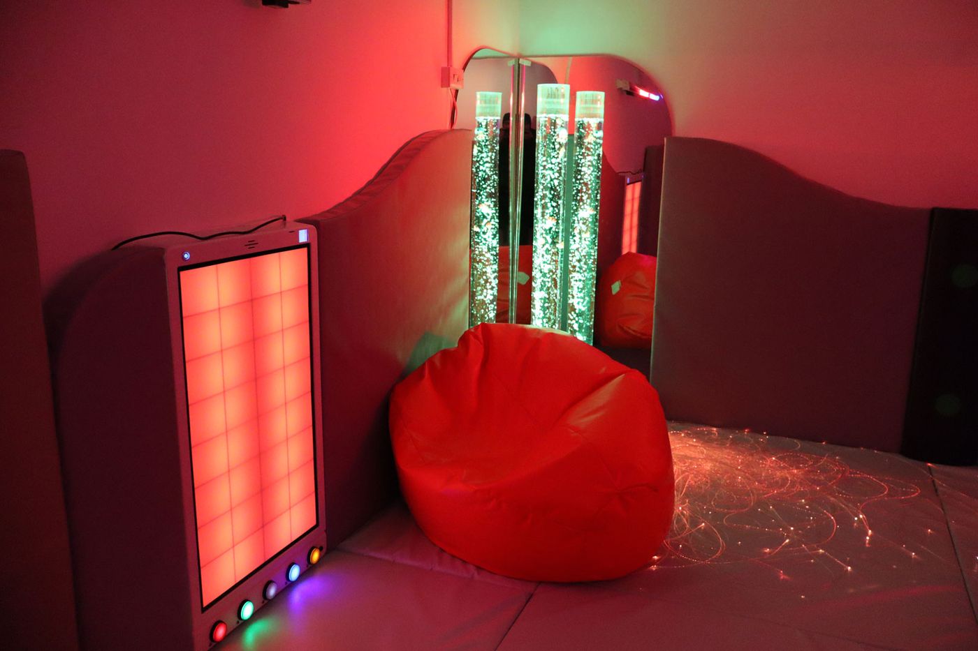 A CESK sensory room with a bubble tube, light panel and soft seating